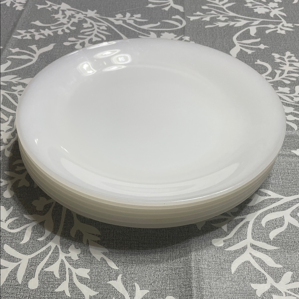 Pyrex Milk Glass Plate Set-(6 Pieces)